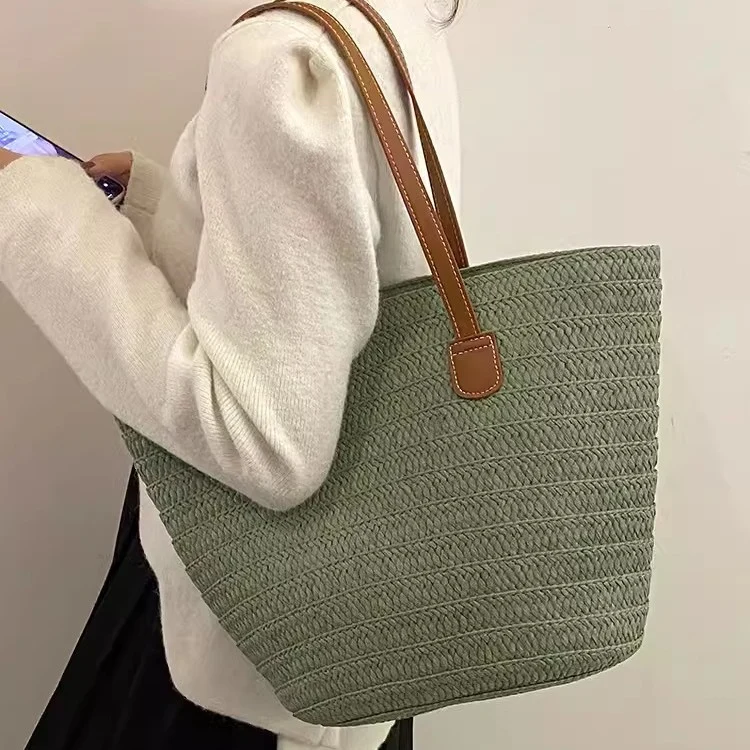 Elegante und geräumige Strohtasche mit Ledergriff Skanto