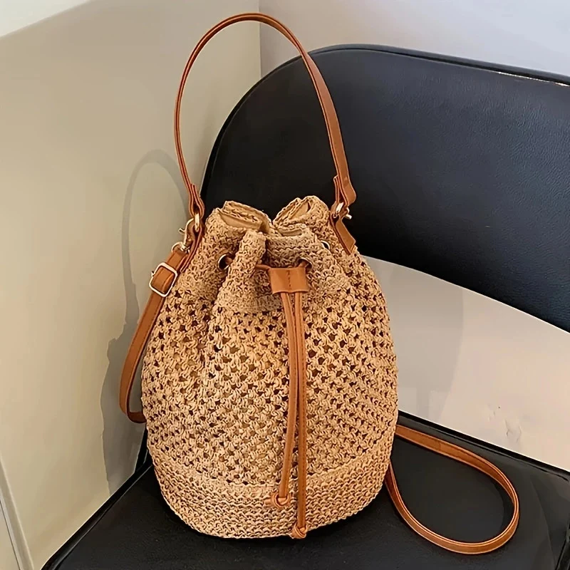 Elegante Handtasche aus gewebtem Naturmaterial mit stilvollem Kordelzug Skanto