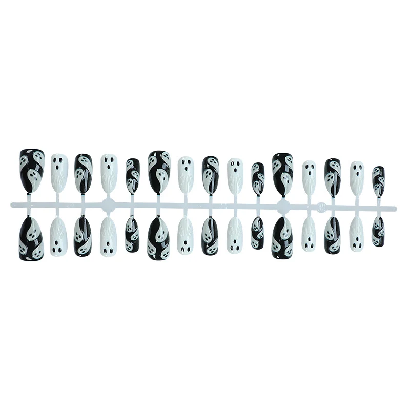 Geister-inspirierte 3D Press-On Nagelkunst Brehn