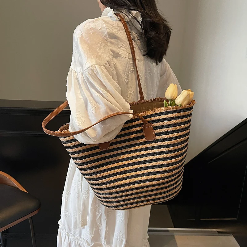 Geräumige Strandtasche mit Lederbesatz Skanto