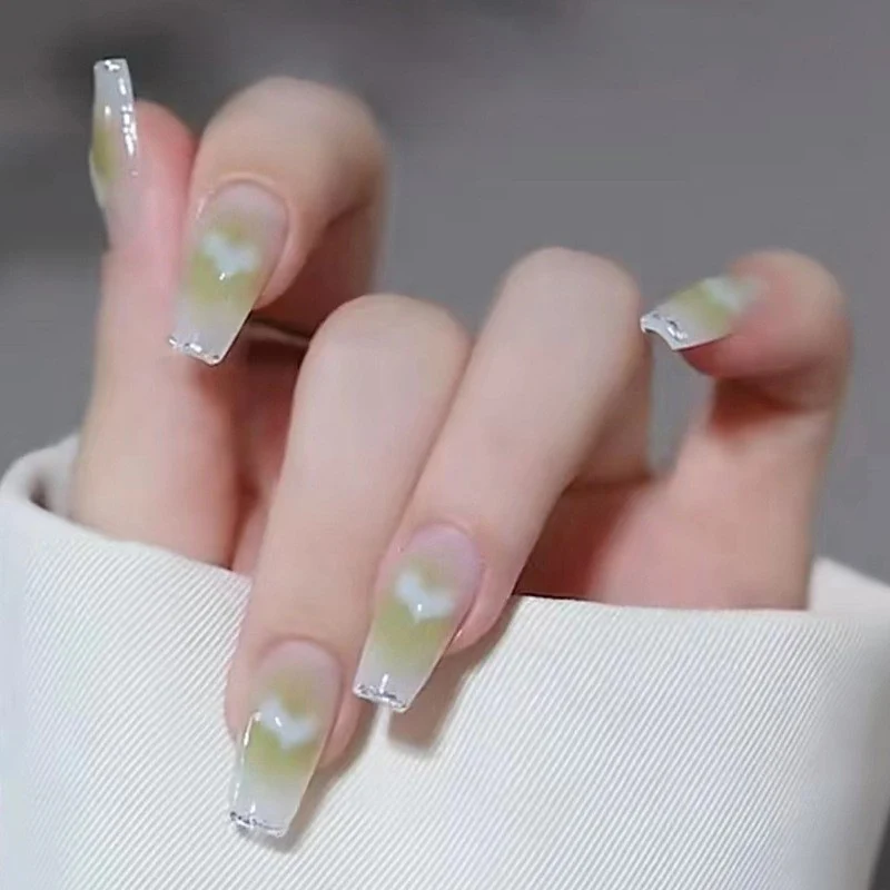 Elegantes Glänzendes Press-On Nagelset Brehn