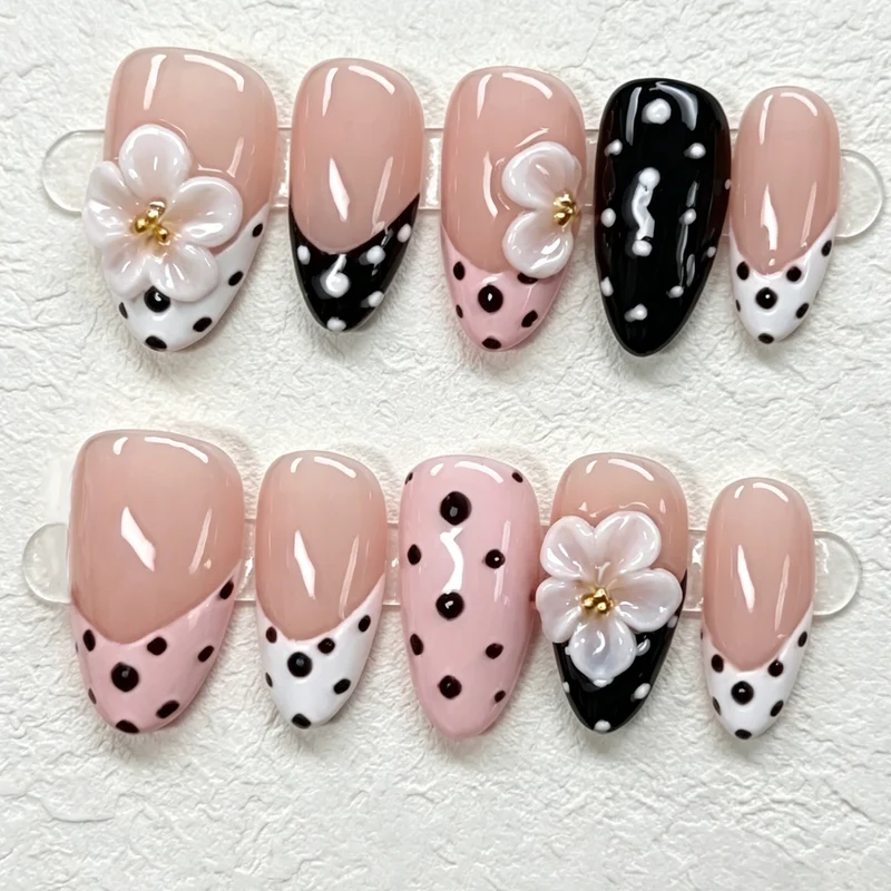 Blumen- und Pünktchen Press-On Nail Art Brehn