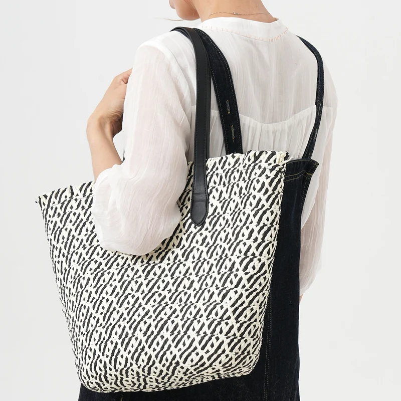 Designer-Korbtasche mit modernen Details Skanto