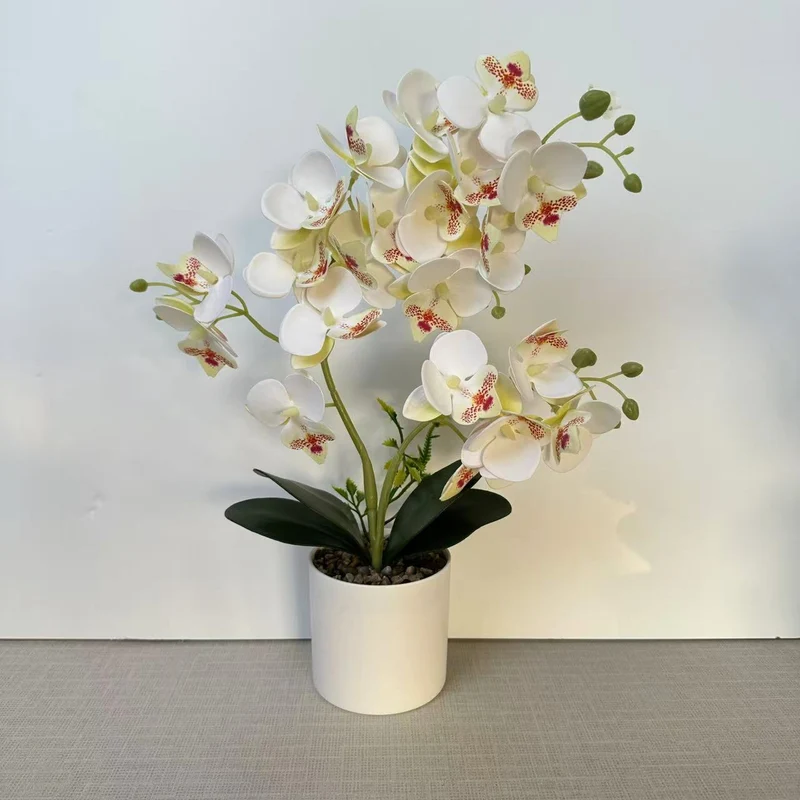 Lebensechte künstliche Orchideenpflanze