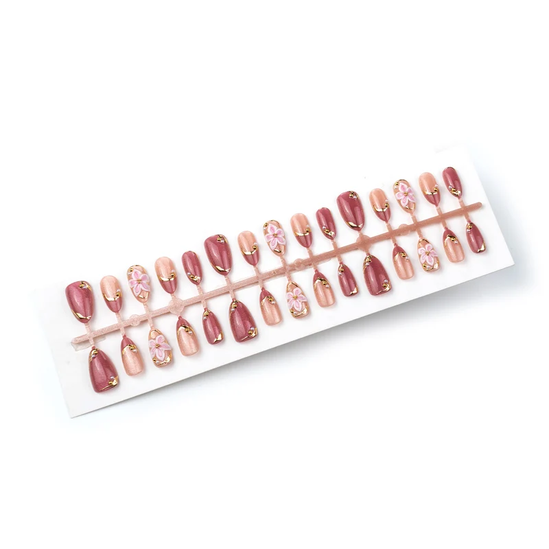 Blumeninspiriertes Press-On Nagelset Brehn