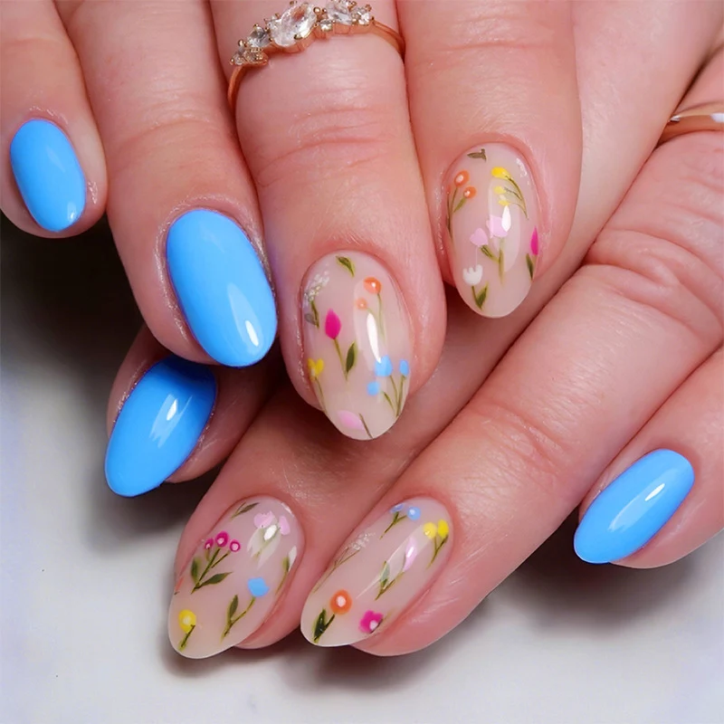 Blumeninspiriertes Press-On Nagelkunst Brehn