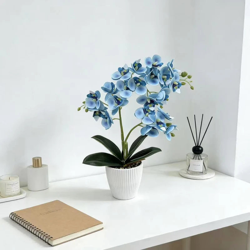 Lebensechte Orchideen Blumengesteck