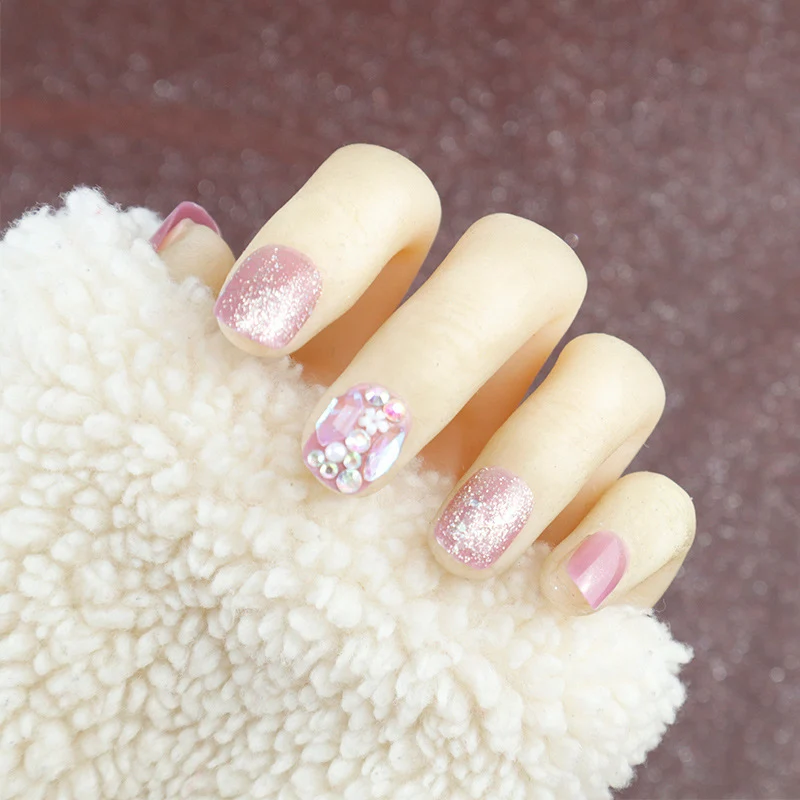Premium Funkelnde Press-On Nagelset mit dekorativen Strasssteinen Brehn