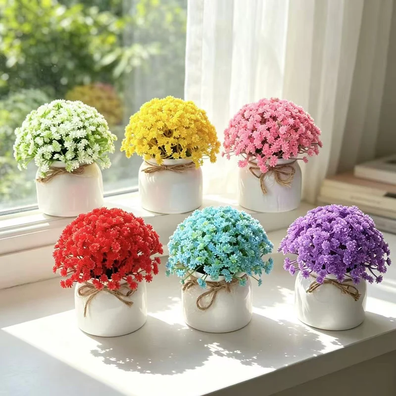 Lebensechte Lila Blumenarrangement
