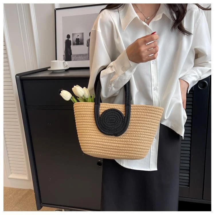 Trendige Tasche aus geflochtenem Naturmaterial Skanto