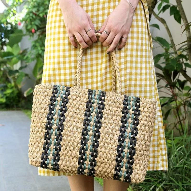 Hochwertige Naturstrohtasche mit bunten Streifen Skanto
