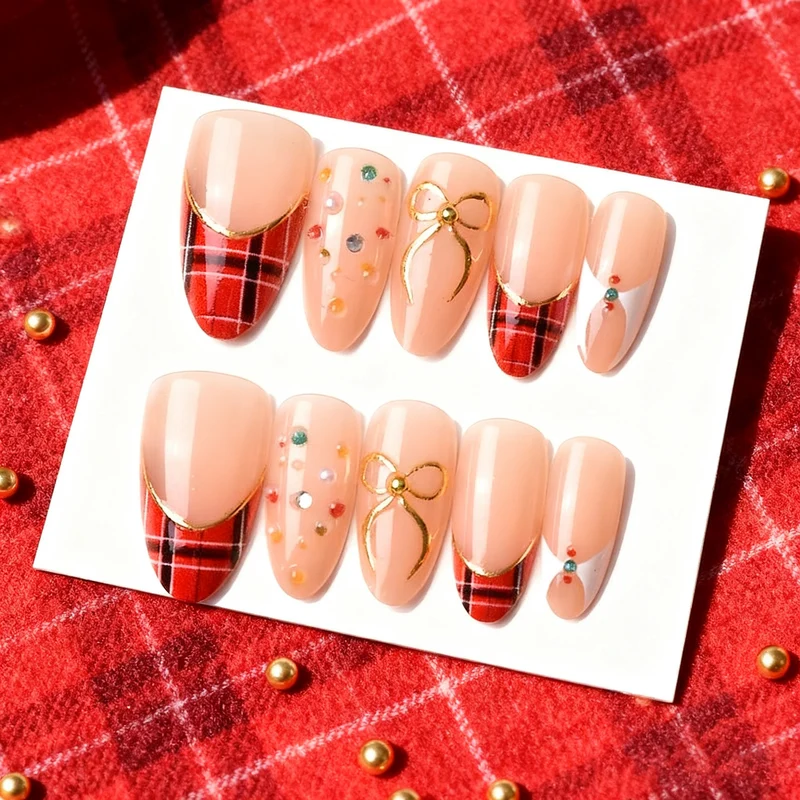 Festliches Press-On-Nagelkunst-Set mit kariertem Design und Edelstein-Akzenten Brehn