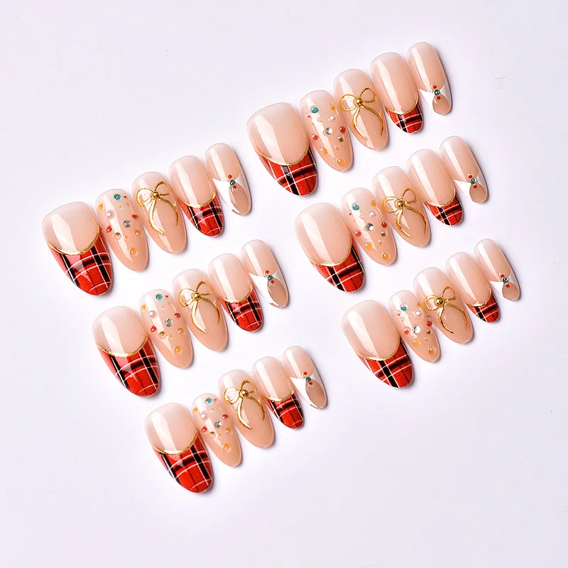 Festliches Press-On-Nagelkunst-Set mit kariertem Design und Edelstein-Akzenten Brehn