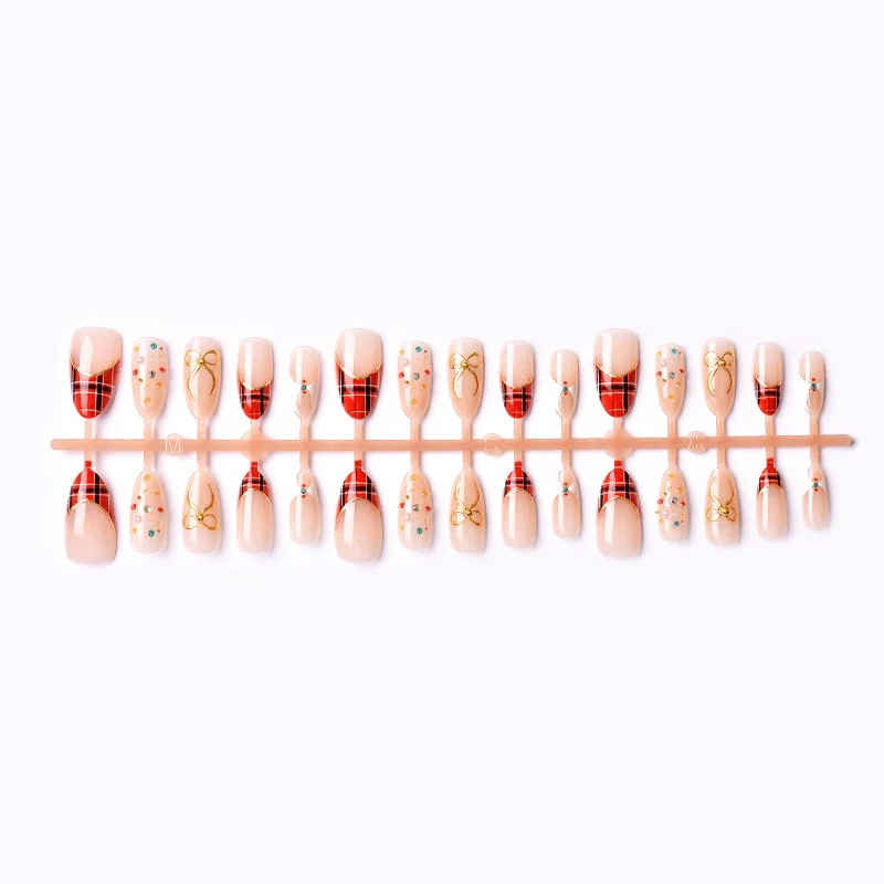Festliches Press-On-Nagelkunst-Set mit kariertem Design und Edelstein-Akzenten Brehn