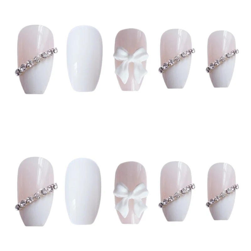 Premium Dekorative Press-On Nagelset mit Strassakzenten Brehn