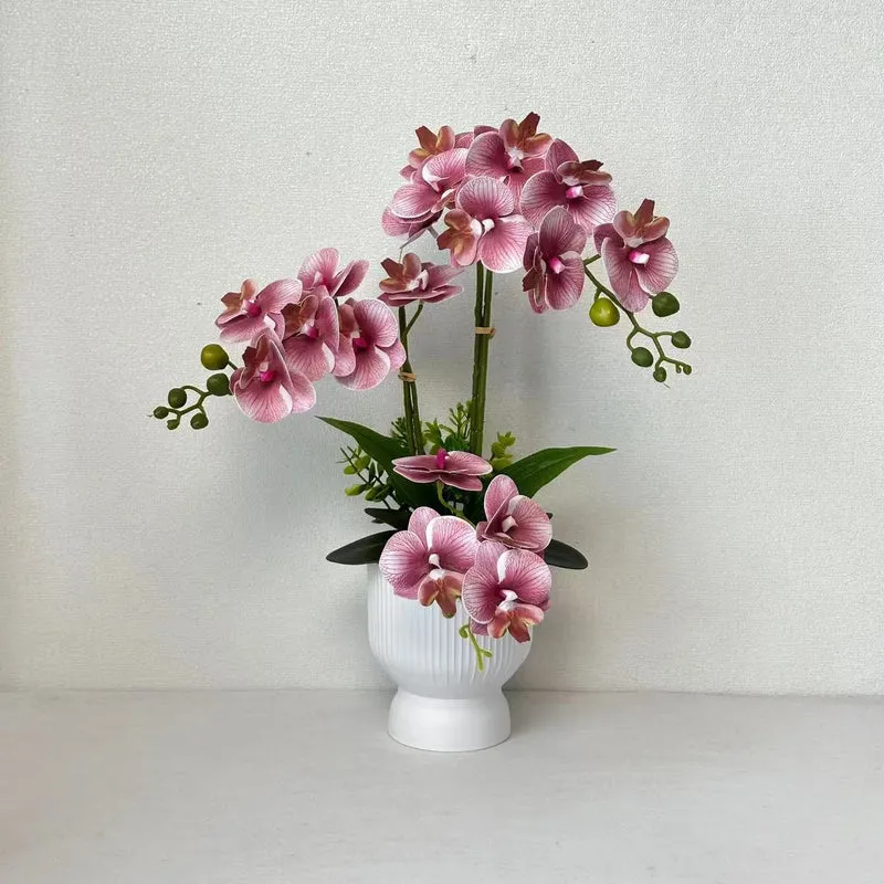 Lebensnahe Orchideenpflanzenarrangement für Tischdekoration