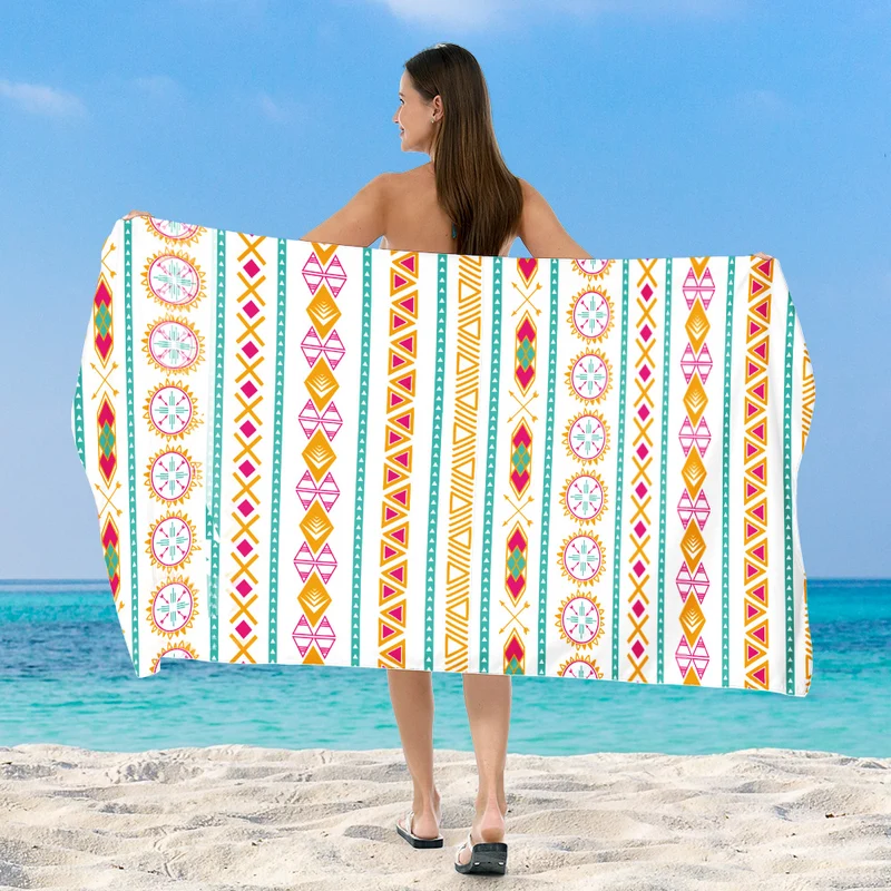 Großzügig geschnittenes Strandtuch mit elegantem Mosaik-Design Skanto