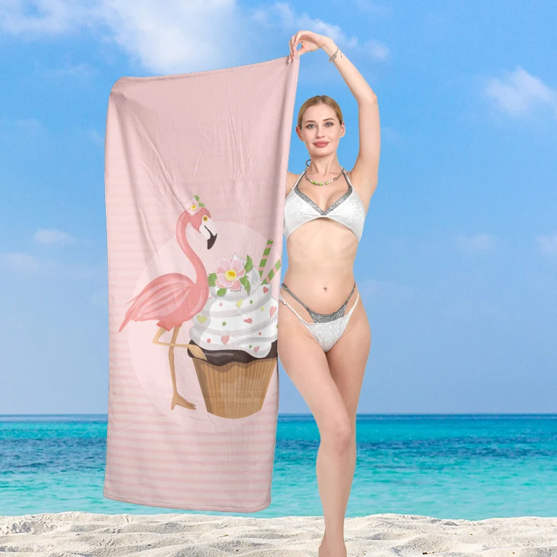 Elegantes und funktionales Strandtuch mit tropischem Flamingo-Design Skanto