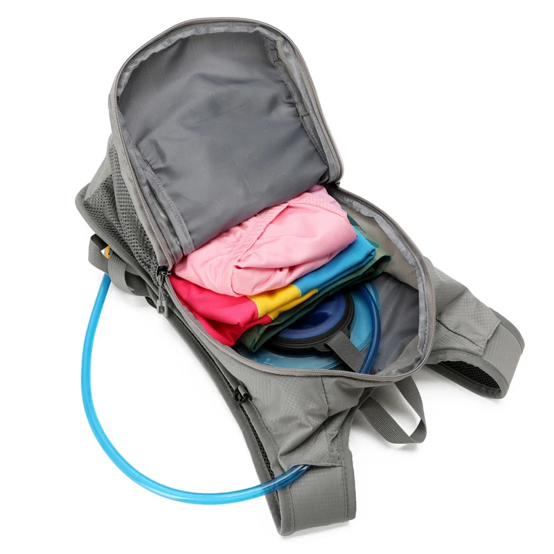 Leichter Unisex Tagesrucksack mit Trinksystem-Kompatibilität, atmungsaktiven Netz-Seitentaschen und elastischem Kordelzug Skanto