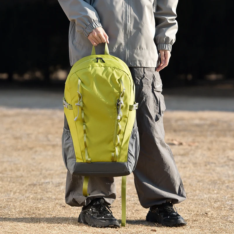 Unisex robuster Outdoor-Rucksack mit gepolstertem Laptopfach, seitlichen Netztaschen und verstellbaren Kompressionsriemen Skanto