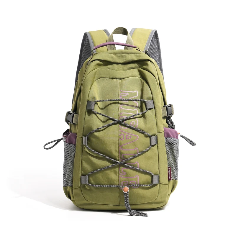 Geräumiger Unisex Freizeit- und Reiserucksack mit gepolstertem Laptopfach und elastischem Front-Bungee Skanto