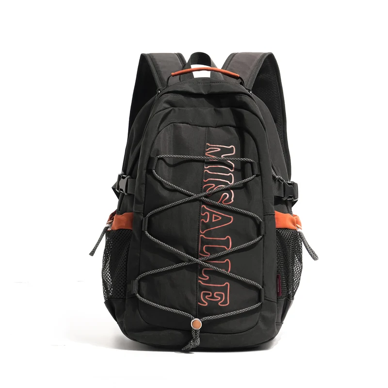 Geräumiger Unisex Freizeit- und Reiserucksack mit gepolstertem Laptopfach und elastischem Front-Bungee Skanto
