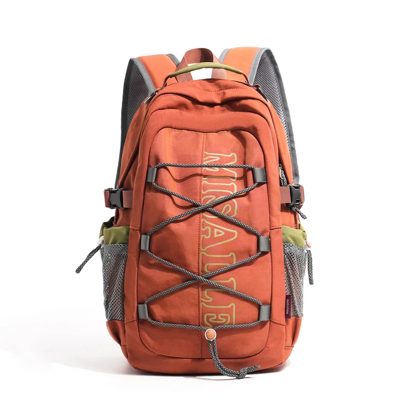 Geräumiger Unisex Freizeit- und Reiserucksack mit gepolstertem Laptopfach und elastischem Front-Bungee Skanto