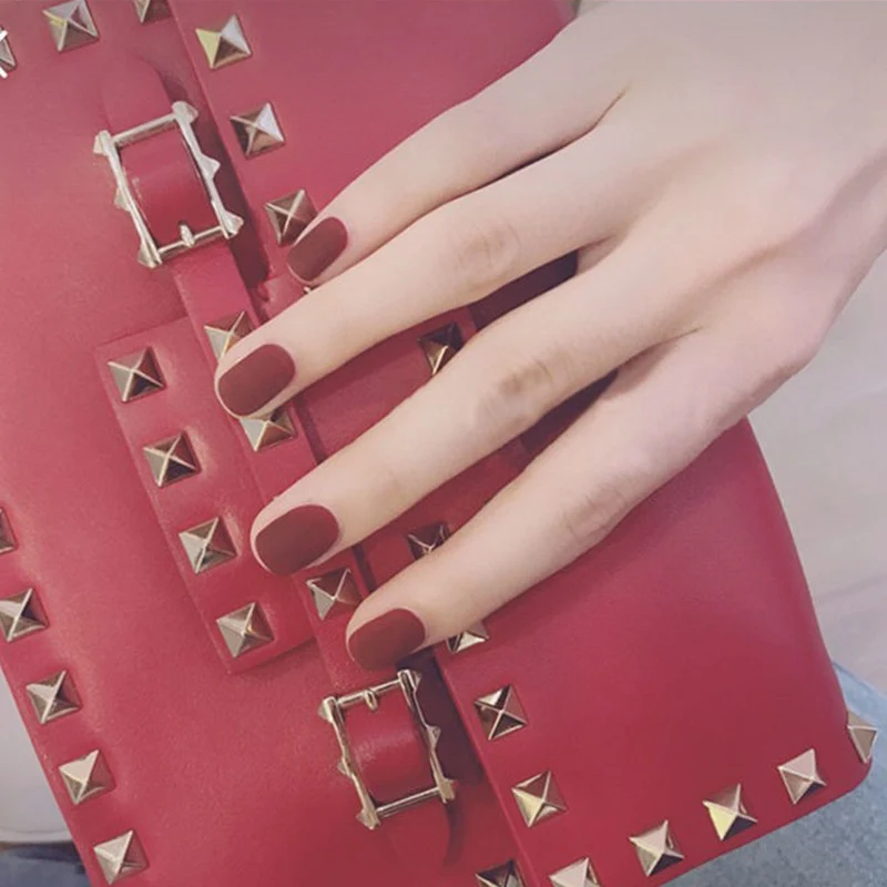 Matte Press-On Nail Set Brehn
