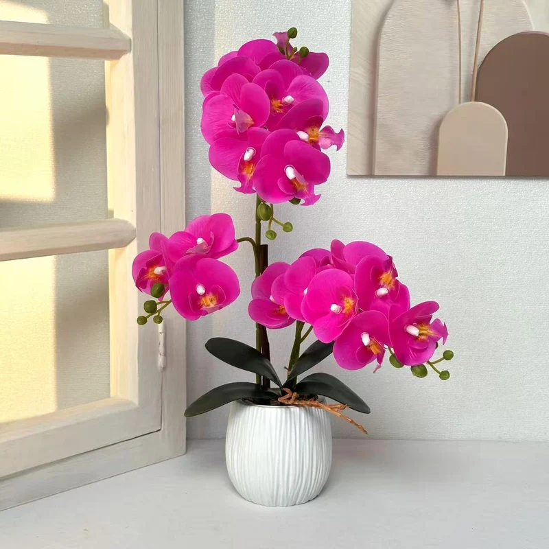 Lebensechte dekorative Orchideenarrangement für Tischdekoration