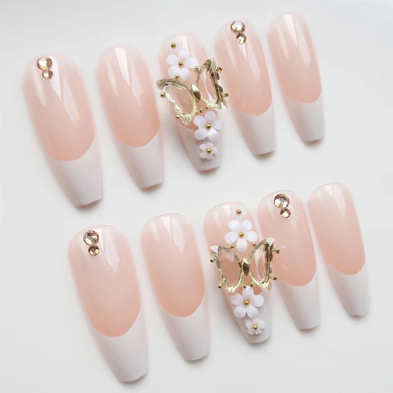 Luxus Press-On Nagelkunst mit floralen Akzenten Brehn