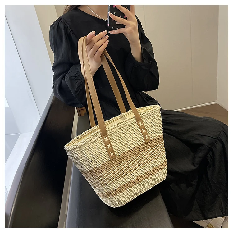 Handtasche aus gewebtem Naturmaterial mit Lederdetails Skanto