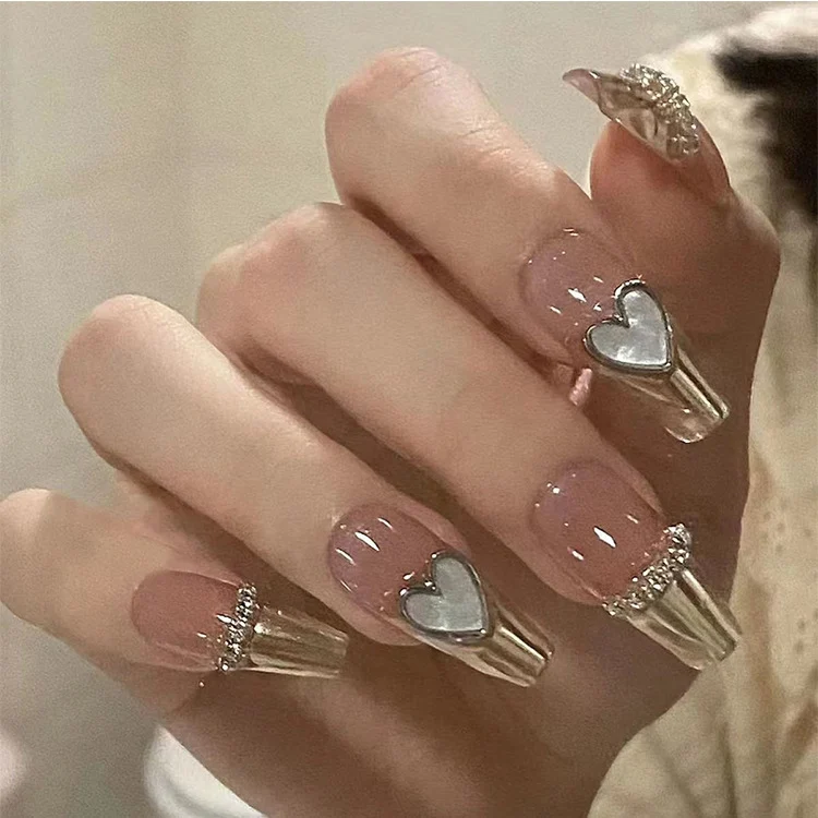 Herzförmiges Glam Press-On Nagelset Brehn