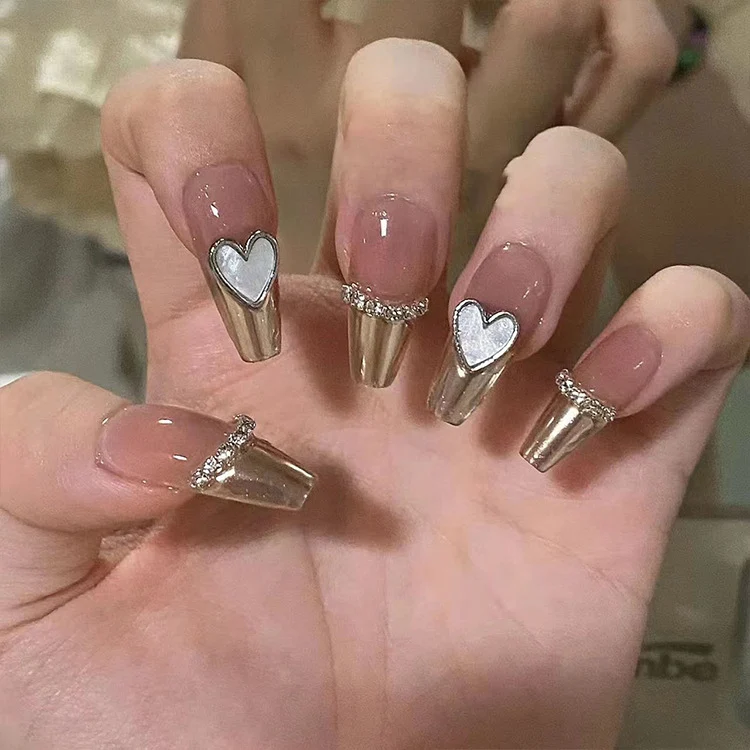Herzförmiges Glam Press-On Nagelset Brehn