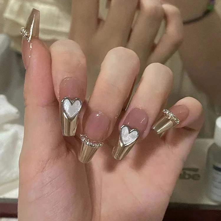 Herzförmiges Glam Press-On Nagelset Brehn