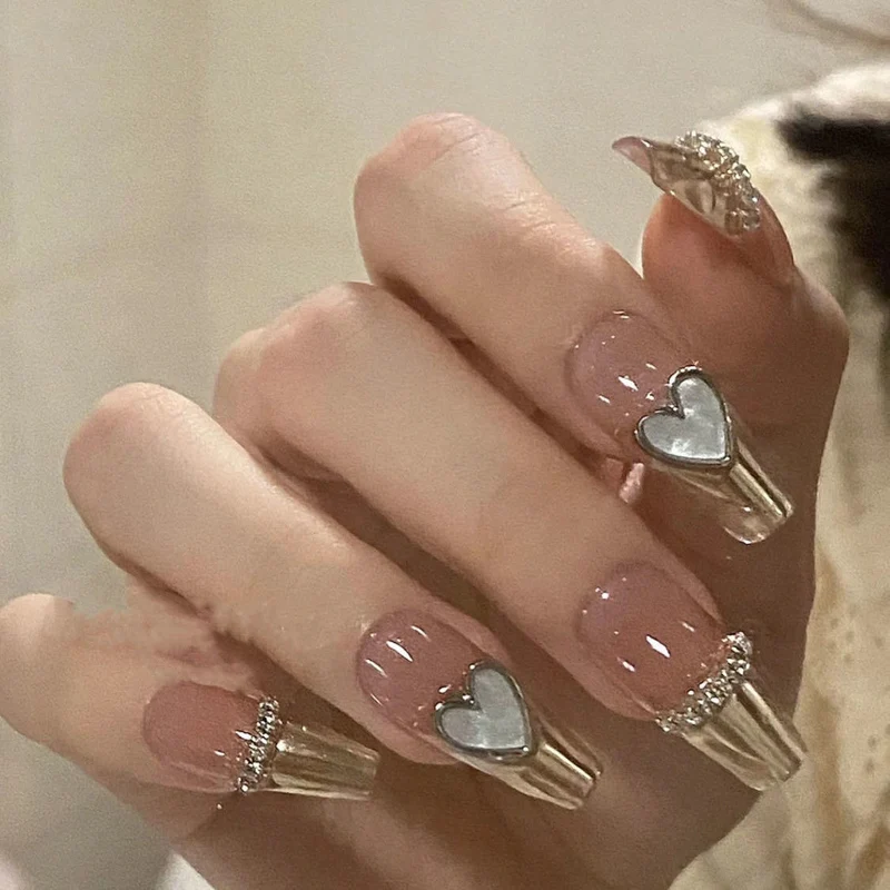 Herz-verzierte Press-On Nagelkunst Brehn