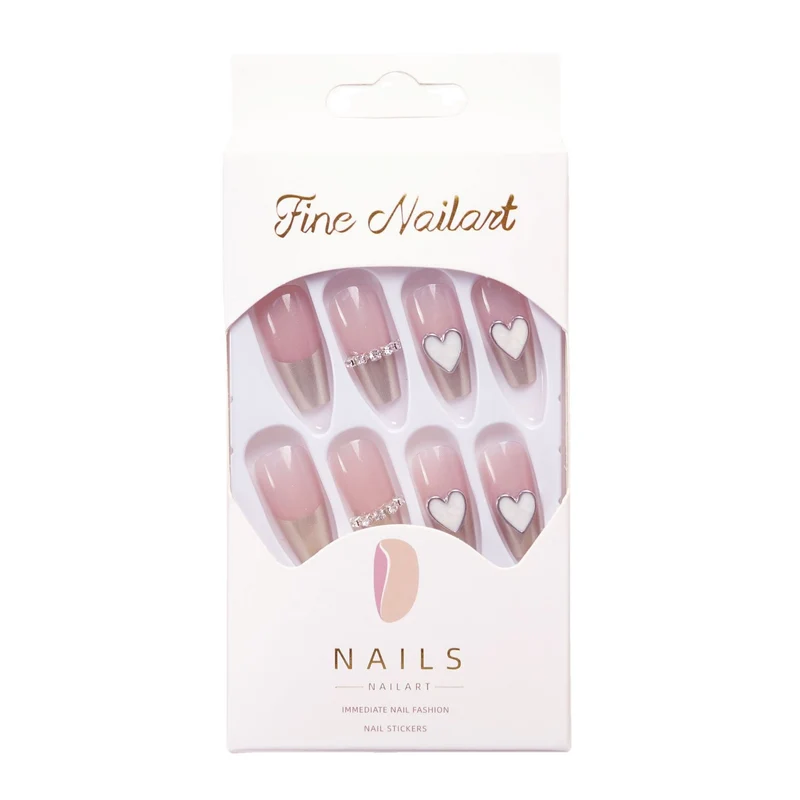 Herz-verzierte Press-On Nagelkunst Brehn