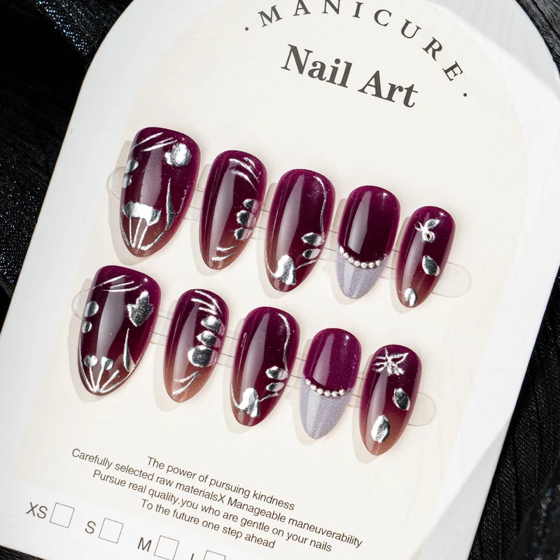 Elegantes Press-On-Nagelkunst-Set mit silbernen Akzenten Brehn