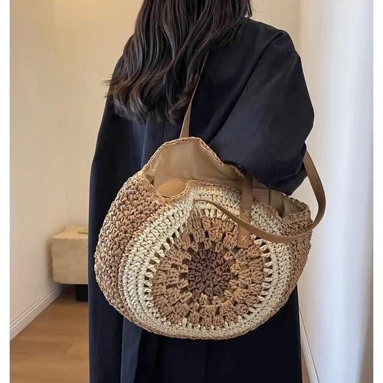 Handgefertigte Korbtasche mit dekorativem Blumenmuster Skanto