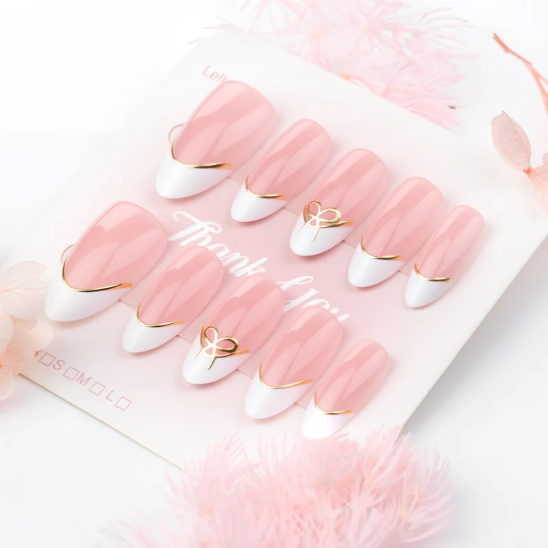 Elegantes French Tip Press-On Nagelkunstset mit goldenen Akzenten Brehn