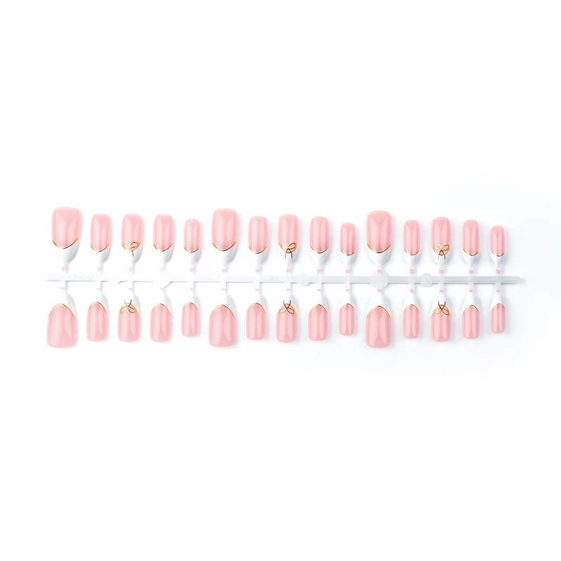 Elegantes French Tip Press-On Nagelkunstset mit goldenen Akzenten Brehn