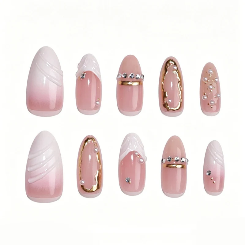 Elegantes spitzes Press-On Nagelkunst-Set mit goldenen Akzenten Brehn