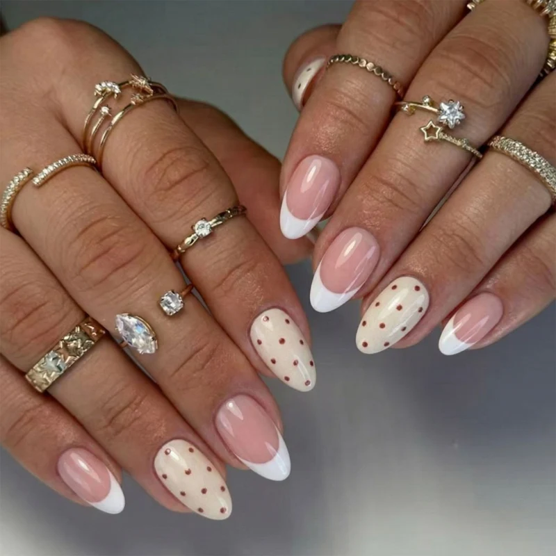 Elegante Spitz-Presse-Nagelkunst Brehn