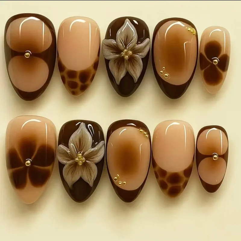 Elegante von der Natur inspirierte Press-On Nagelkunst Brehn
