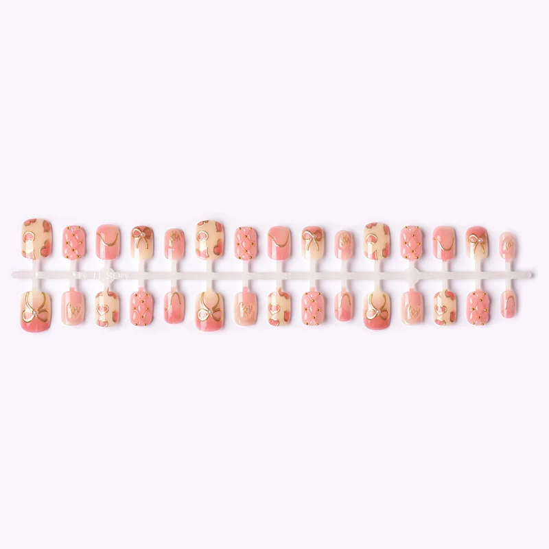 Elegantes Herz- und Band-Thema Press-On Nagelset Brehn