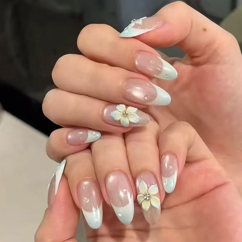 Elegantes Floral Press-On Nail Set Brehn