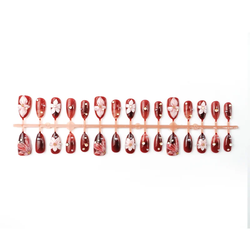 Elegantes Blumendesign Press-On Nagelkunst Set Brehn