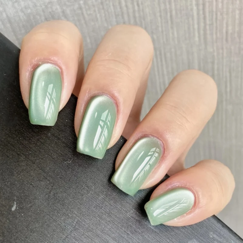 Iridescent Press-On Nail Set Brehn