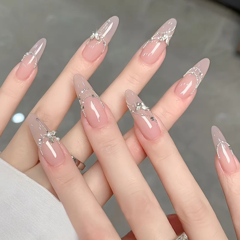 Elegantes Stiletto Press-On Nagelkunst-Set mit Kristallakzenten Brehn