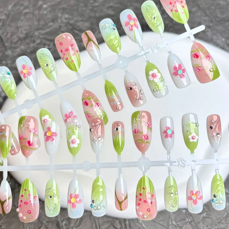 Künstlerisches Press-On Nail Art Set
