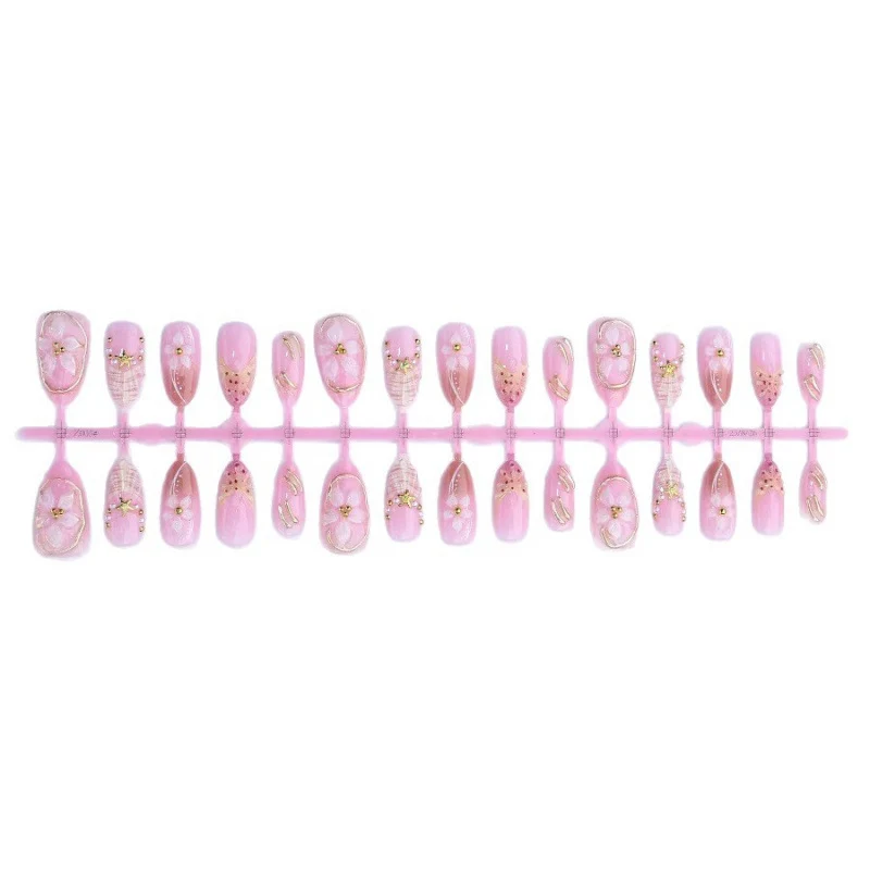 Elegantes, mit Blumen verziertes Press-On-Nagelset Brehn